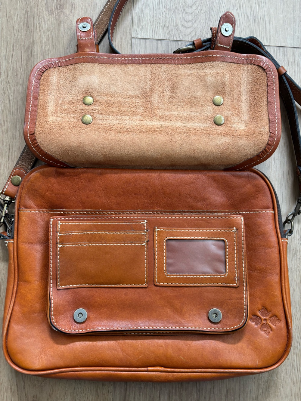 Patricia Nash 100% Leather Crossbody Messenger Bag Purse - Picture 3 of 10